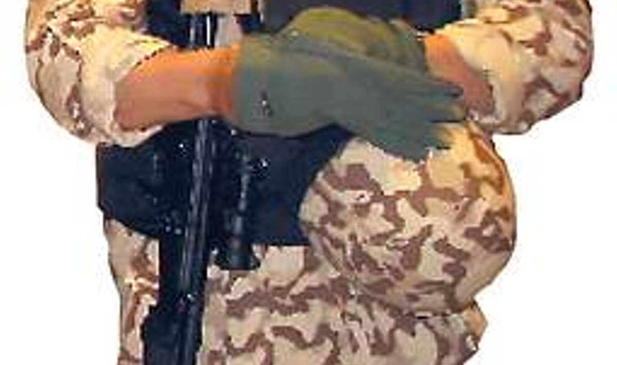 ANSIPI RAMBO: See foto on tehtud 2005. aasta septembris, kui Andres Ambros turvas Iraaki külastanud peaminister Andrus Ansipit.