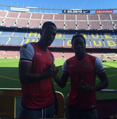 Saint Kitts ja Nevise koondis eesotsas Atiba Harrise (vasakul) ja Devaughn Elliottiga külastasid pärast Andorra mängu ka FC Barcelona kodustaadionit Camp Nou'd