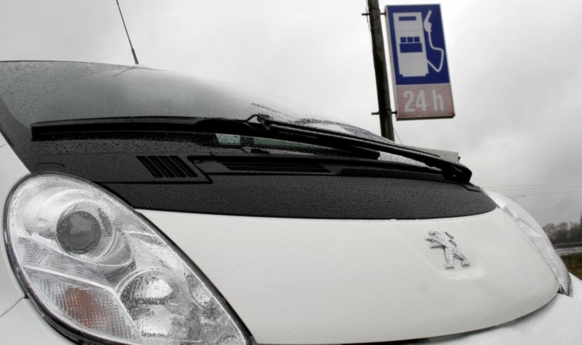 Peugeot iOn ajab näo igal juhul naerule, ent tekitab eestlimaalaste ühe esimese elektriautosammuna endiselt ka kahtlust