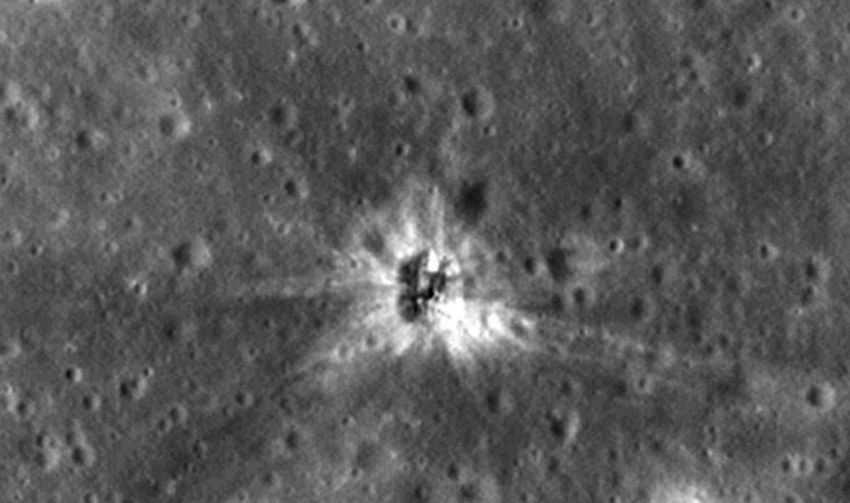 Apollo 16 kanderaketi kolmanda järgu tekitatud kraater.