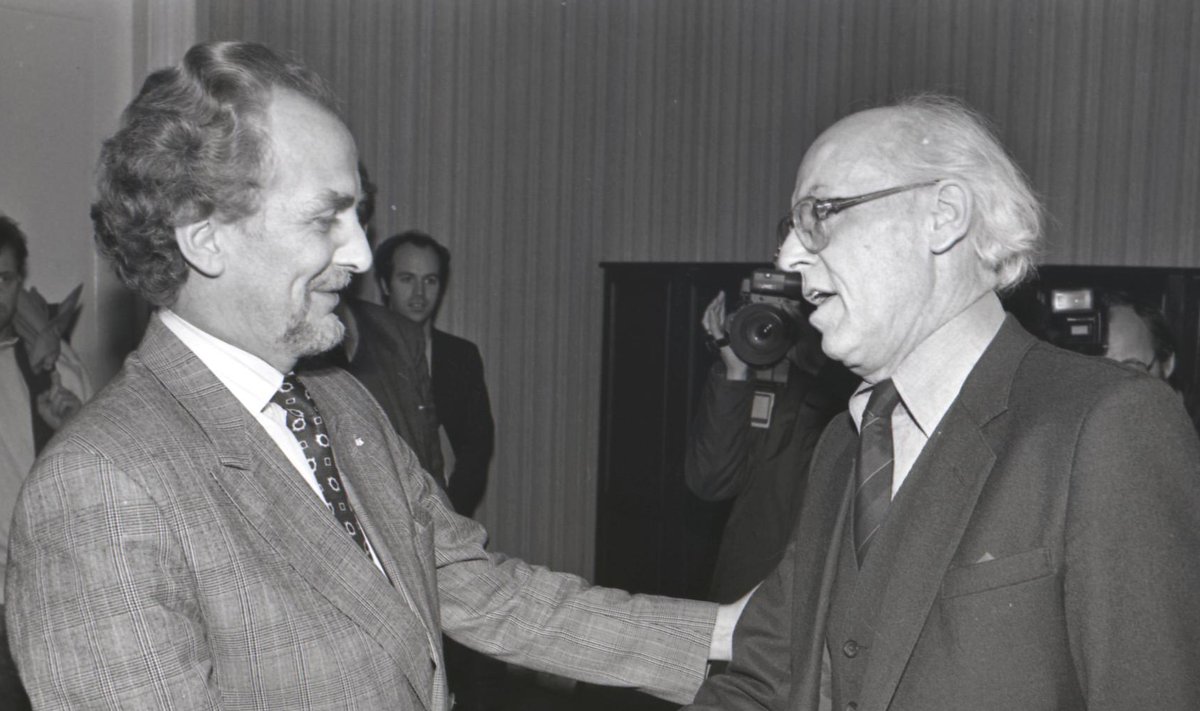 Aastail 1988–1995 Islandi välisminister olnud Jón Baldvin Hannibalsson kohtus 1991. aasta jaanuaris Eestis viisil meie välisministri Lennart Meriga. Hannibalsson peab Meri suurimaks riigimeheks, kellega ta oma poliitikukarjääri vältel kohtunud on.