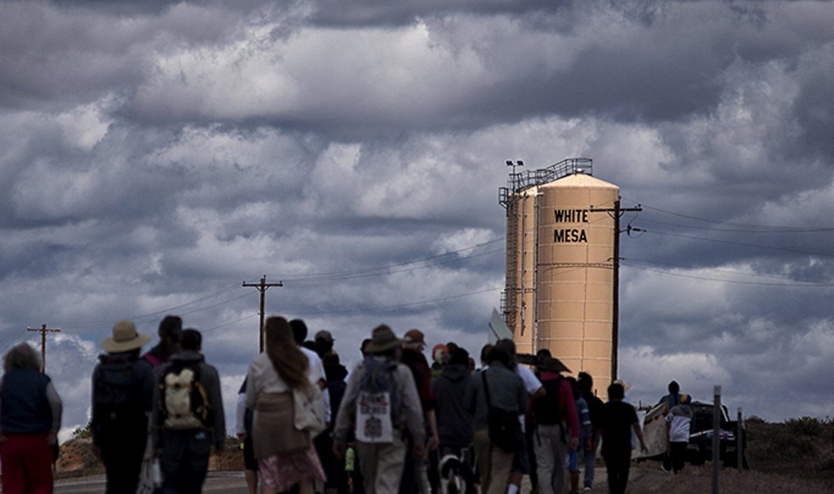 Aktivistid White Mesa uraaniveski jalamil 