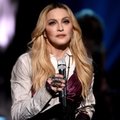 Vahetas nädalaga kallima välja: Madonna uus silmarõõm on temast 35 aastat noorem poksitreener
