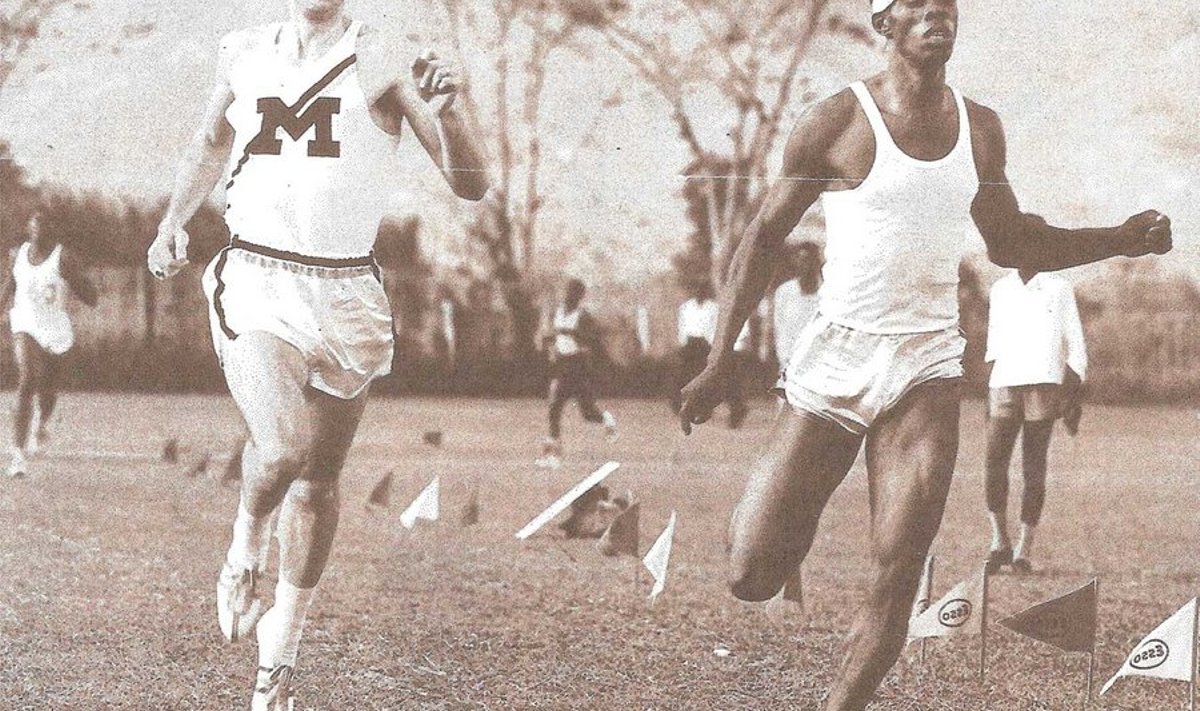 Ergas Leps 1961. aastal Trinidadis Port of Spainis ESSO Eastern Gamesil saavutamas teist kohta 800 meetri        jooksus. Vaatamata sellele, et jooksurada märgiti maha murule,  joosti distants 1.53ga.