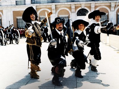 Frank Finlay, Oliver Reed, Michael York ja Richard Chamberlain Kolmes Musketäris (1973)