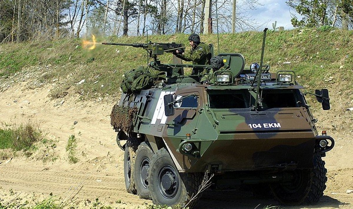 Финские бронетранспортеры Pasi XA–180, один из которых 22 апреля будут демонстрировать в Нарве, участвовали в миссии Сил обороны Эстонии в Афганистане, а также, например, в Центральноафриканской Республике.