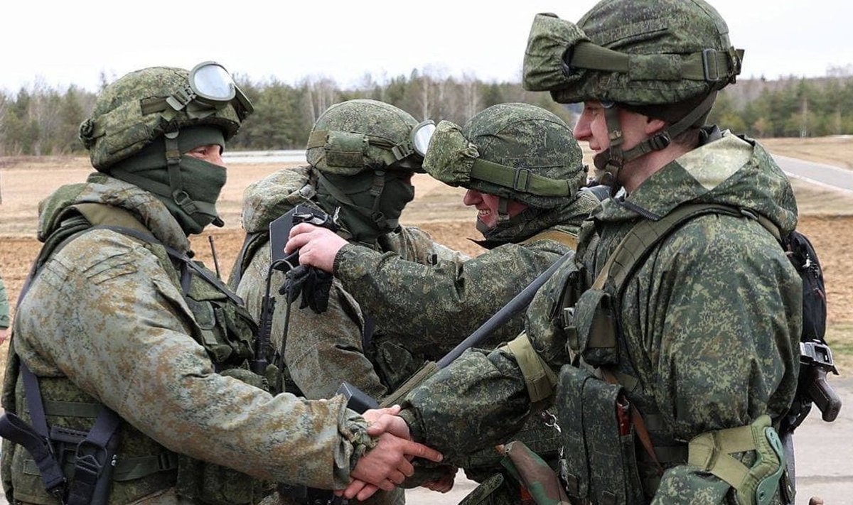 Mundrid vahetusse? Venemaa (vasakul) ja Valgevene (paremal) sõdurid veebruaris ühisõppustel 