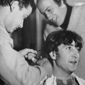 Metsikud juuksed hullumeelse summa eest: John Lennoni juuksetutt müüdi oksjonil rekordilise hinnaga