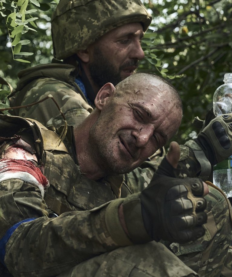 Ukraina haavatud sõdur evakueerimist oodates. Foto tehtud 4. septemberil 2023.