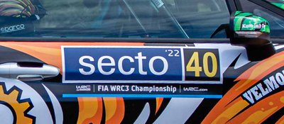 Так выглядит официальный номер финского чемпионата мира по ралли. На машине Николая Грязина не было надписи главного спонсора Secto.