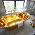 ФОТО | Даже унитазы золотые: первый в мире позолоченный отель открыл свои двери во Вьетнаме