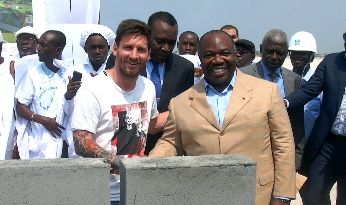 Lionel Messi ja Ali Bongo Port-Gentili staadionil