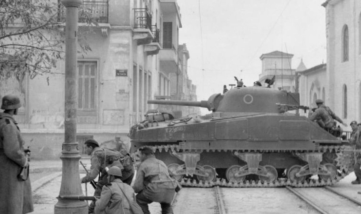 Briti sõdurid Ateena tänavail kommunistidega lahingut pidamas. (Foto: Wikimedia Commons)
