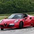 Proovisõit: Alfa Romeo 4C Spyder lööb ukse konkurentide ees mürtsuga kinni