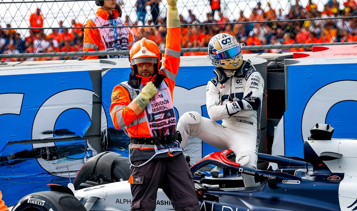 Daniel Ricciardo murdis õnnetuses kämblaluu