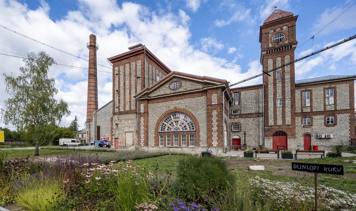 Kunagise Ellamaa elektrijaama suursuguses hoones asub nüüd mootorispordi muuseum.