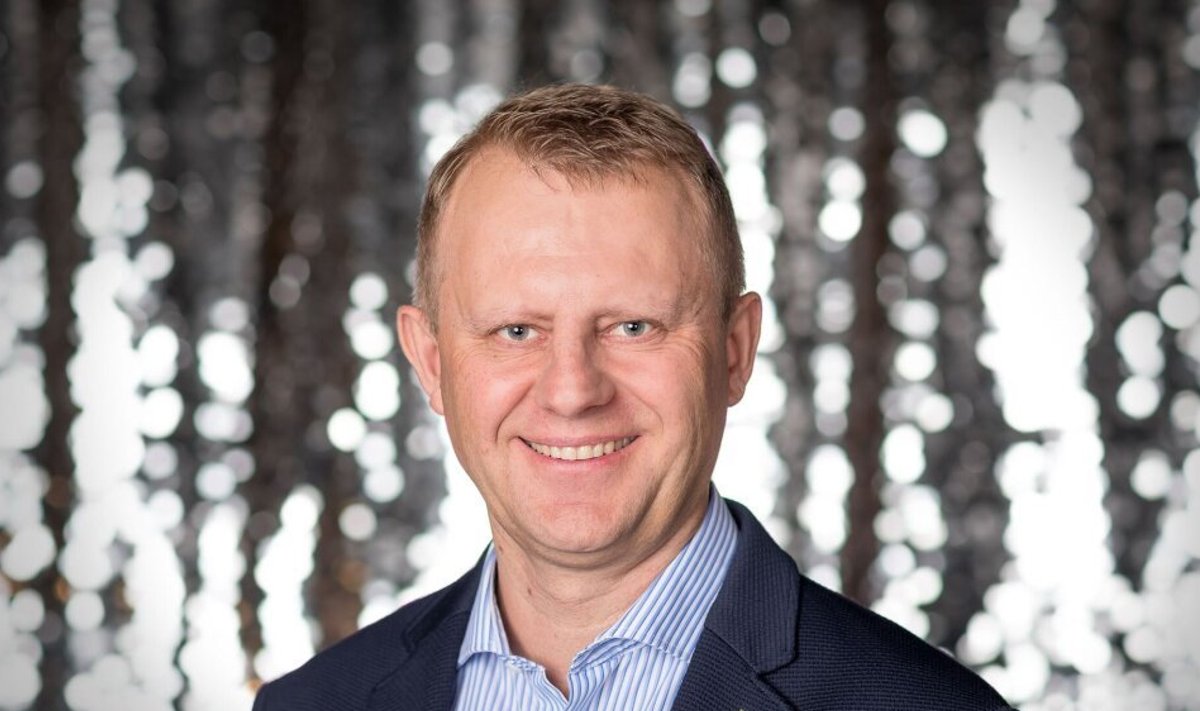 Tallinna ülikooli ühiskonnateaduste instituudi ettevõtluse lektor Kristo Krumm õpetab juba aastaid ettevõtlust nii haldus ja -ärikorralduse kui ka teistele tudengitele. Ettevõtluse ja majanduse kursust tullakse valik- ja vabaainena kuulama kõikidelt erialadelt.