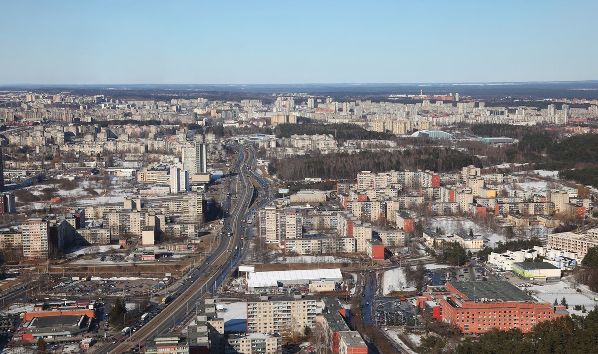 Vilniuses alles oodatakse korterite hinnahüpet. Magalapiirkonna kahetoalise korteri ruutmeeter maksab 900–1200 eurot, mis on oluliselt odavam kui näiteks Tallinnas, kus tuleb välja käia 1100–1400 eurot.