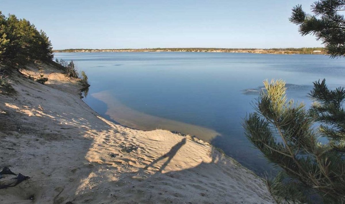 Üks keskkonnaregistrist hoobilt kadunud veekogudest – Raku järv.  