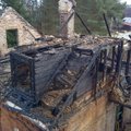 FOTOD | Tartumaal Kolkja alevikus hukkus elumaja tulekahjus kolm inimest