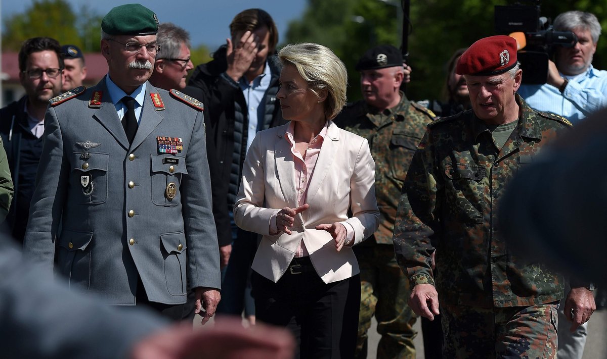 Kaitseminister Ursula von der Leyen külastas läinud nädalal skandaalset jäägripataljoni ja lubas neonatsid Bundeswehrist välja lüüa.