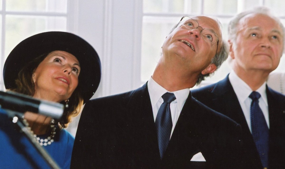 Rootsi kuningas Carl XVI Gustaf, kuninganna Silvia, president Arnold Rüütel 2002 aastal kuningliku paari eravisiidi ajal.