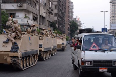 В Каир введены войска