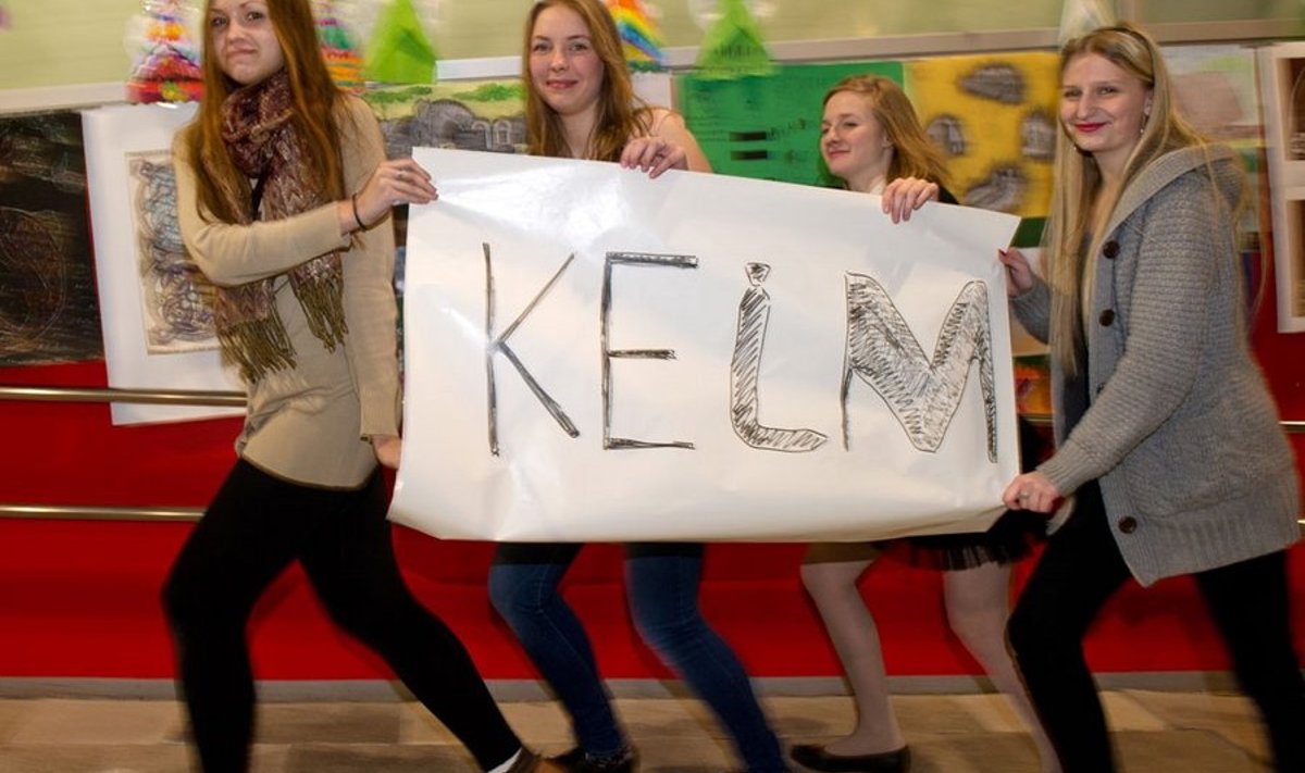 Õpilasfirmat Kelm veab neli 21. kooli õpilast.  Pildil vasakult paremale: Kristiina Taukul, Elina Peekmann, Liisa Aavik ja Merilyn Renser.  Foto: Vallo Kruuser