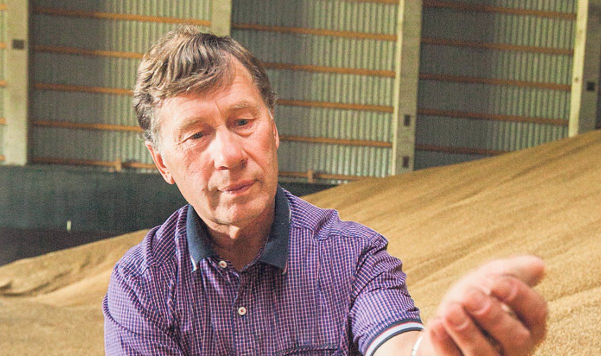 Viljakasvataja Aare Leidik  pani kogu oma suurepärase  nisusaagi lattu paremat  hinda ootama. 