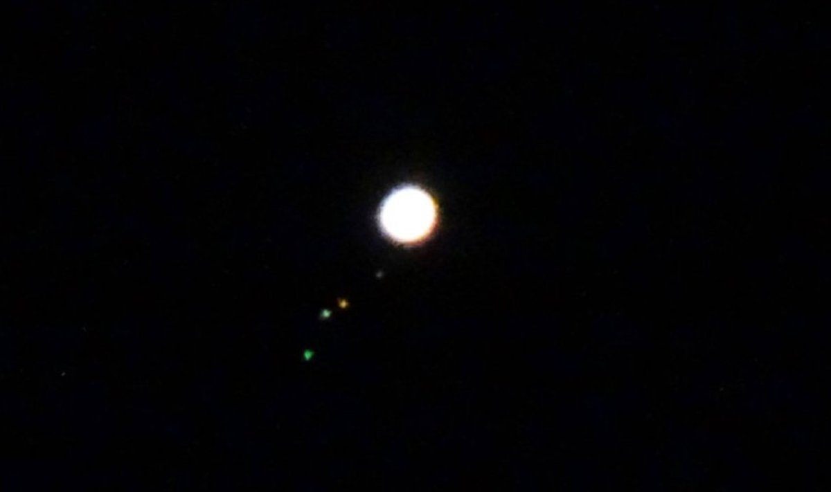 Jupiter ja tema neli kuud. Foto: Carl Galloway / EarthSky
