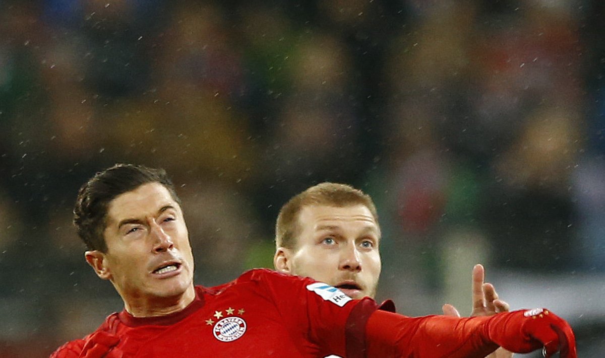 Ragnar Klavan võitluses Müncheni Bayerni ründaja Robert Lewandowskiga