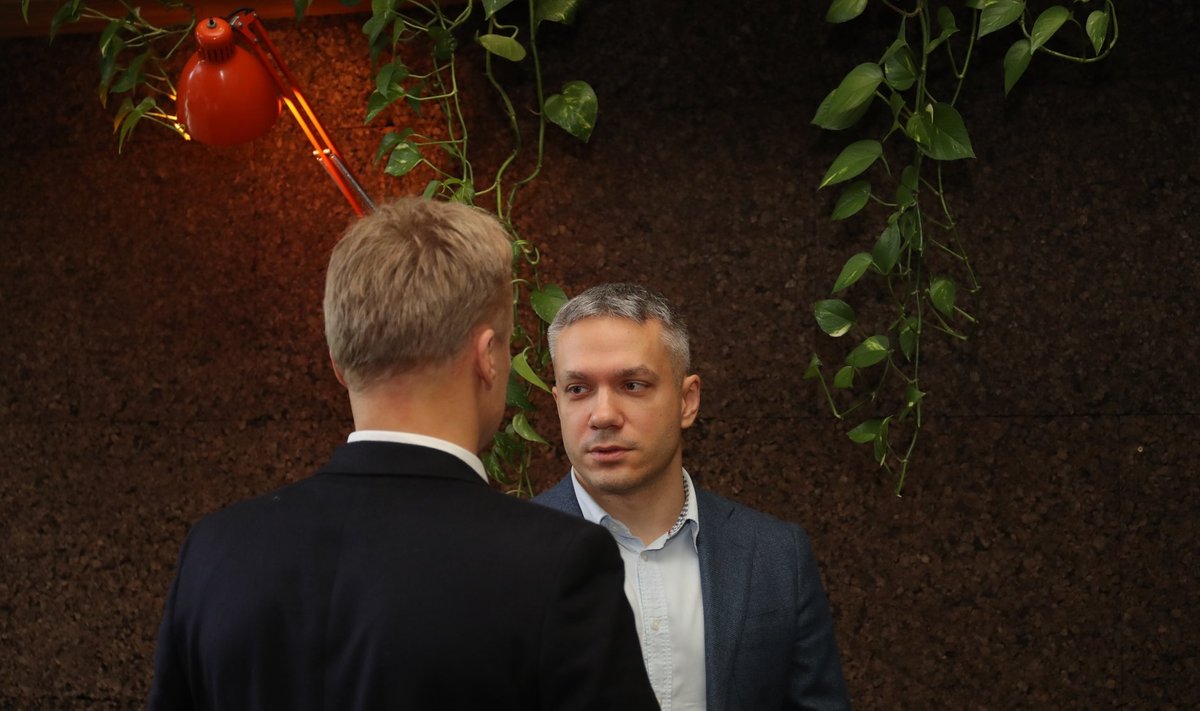 Andrei Korobeinik ja Imre Sooäär pressikonverentsil, kus nad teatasid, et kandideerivad Keskerakonna ridades riigikokku