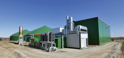 Vinni biogaasitehas rajati 2013. aastal ning vajalik sõnnik tuuakse sinna kohale viiest farmist.