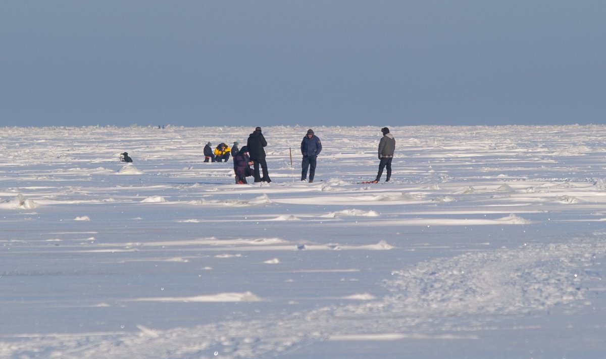 Kalamehed Peipsi jääl