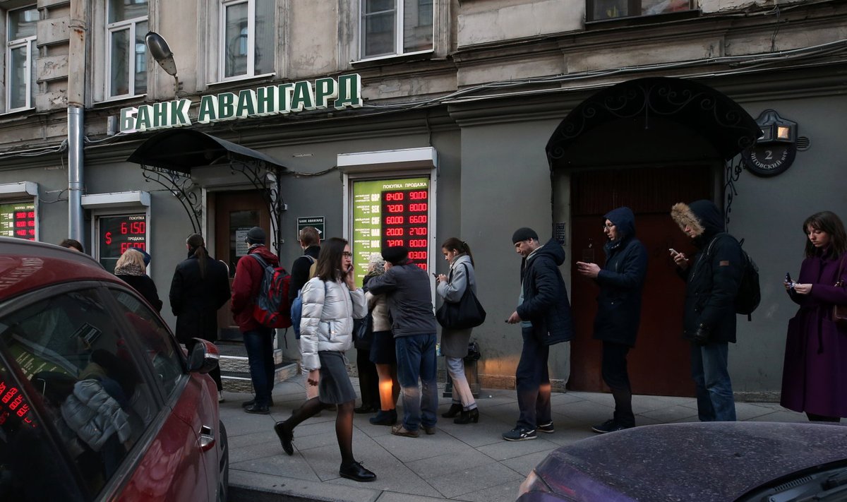 Peterburis on tekkinud valuutavahetusjärjekorrad