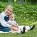 FOTO: Kasvavad nii, et mühiseb! Kroonprintsess Victoria lastest klõpsati rootslaste rõõmuks idülliline aiapilt