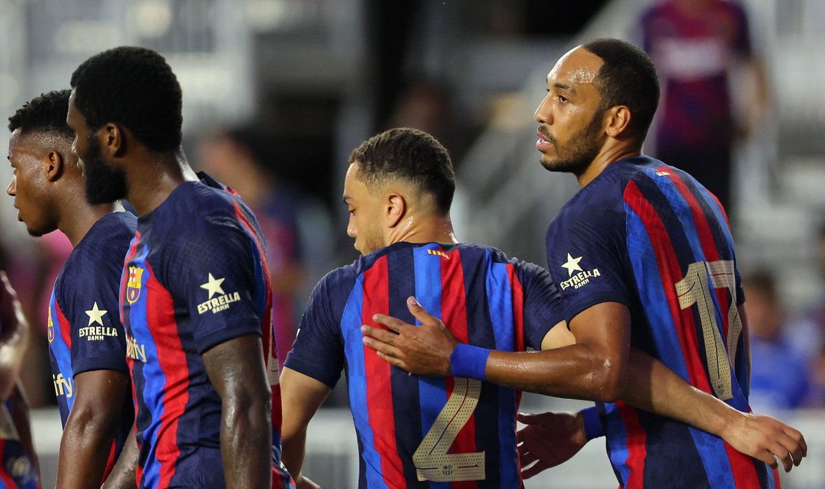 Sergino Dest ja Pierre-Emerick Aubameyang.