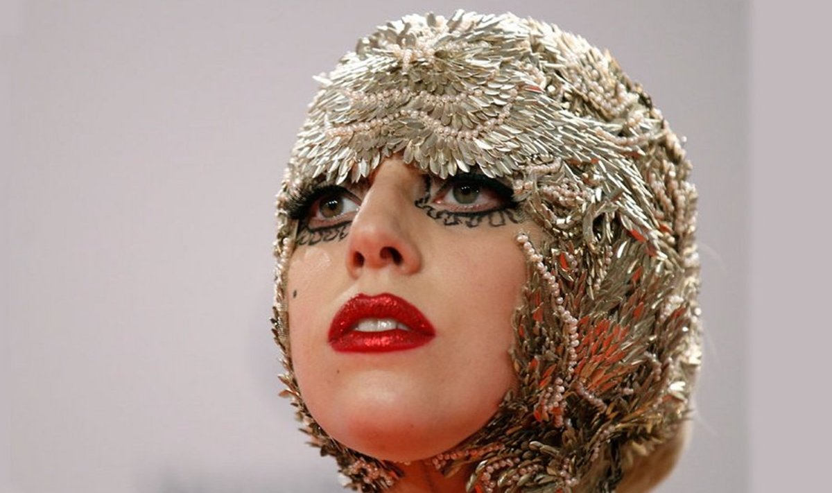 Lady Gaga annab silmad ette ka Cirque du Soleil’ trupi stiilile.