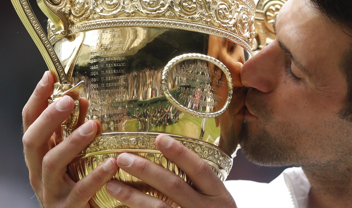 Wimbledoni kuldsele karikale graveeriti kuuendat korda Novak Djokovici nimi.