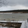 ФОТО: В Валгаском уезде рыбаки из Латвии провалились под лед, один утонул