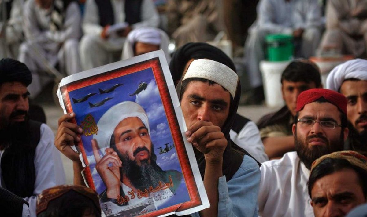 Pakistani partei Jamiat-e-Ulema-e-Islam liikmed USA-vastasel meeleavaldusel bin Ladeni tapmise 1. aastapäeval 2. mail.