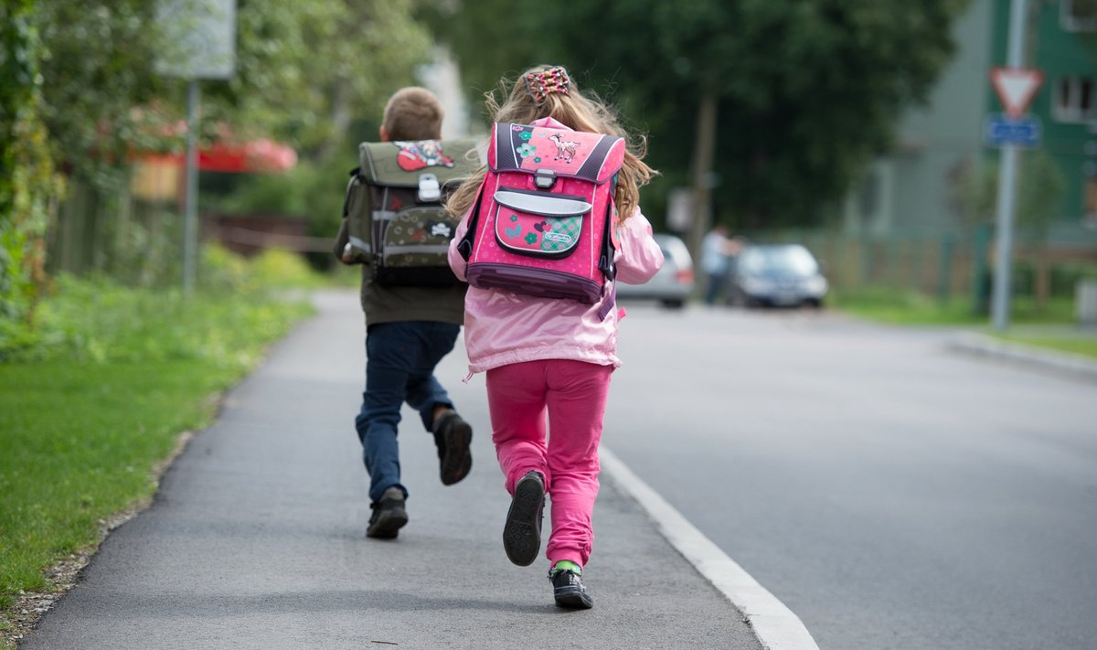 Uuringust selgus, et 64% kooliõpilasi vanuses 7–14 aastat liigub jalgsi vähemalt neljal korral nädalas. Ükski teine vanuserühm niivõrd palju jalgsi ei liikunud.