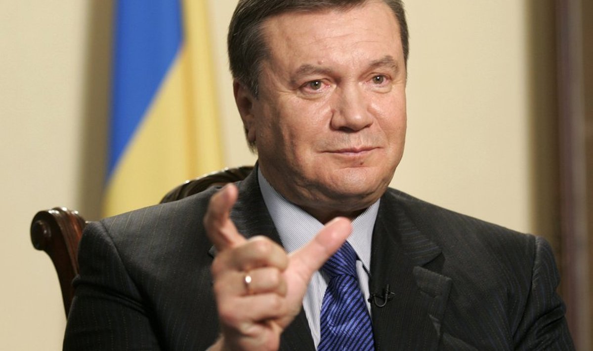 Ukraina president Viktor Janukovitš võttis Nõukogude aega uurivad ajaloolased pihtide vahele.