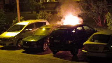 В Нарве ночью сгорела машина. Пострадала и соседняя