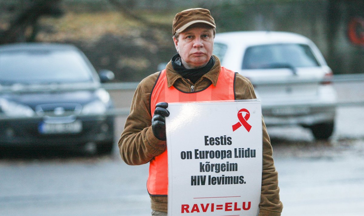 AIDS-i ravi nõudvad protestijad sotsiaalministeeriumi ees 2013. aastal