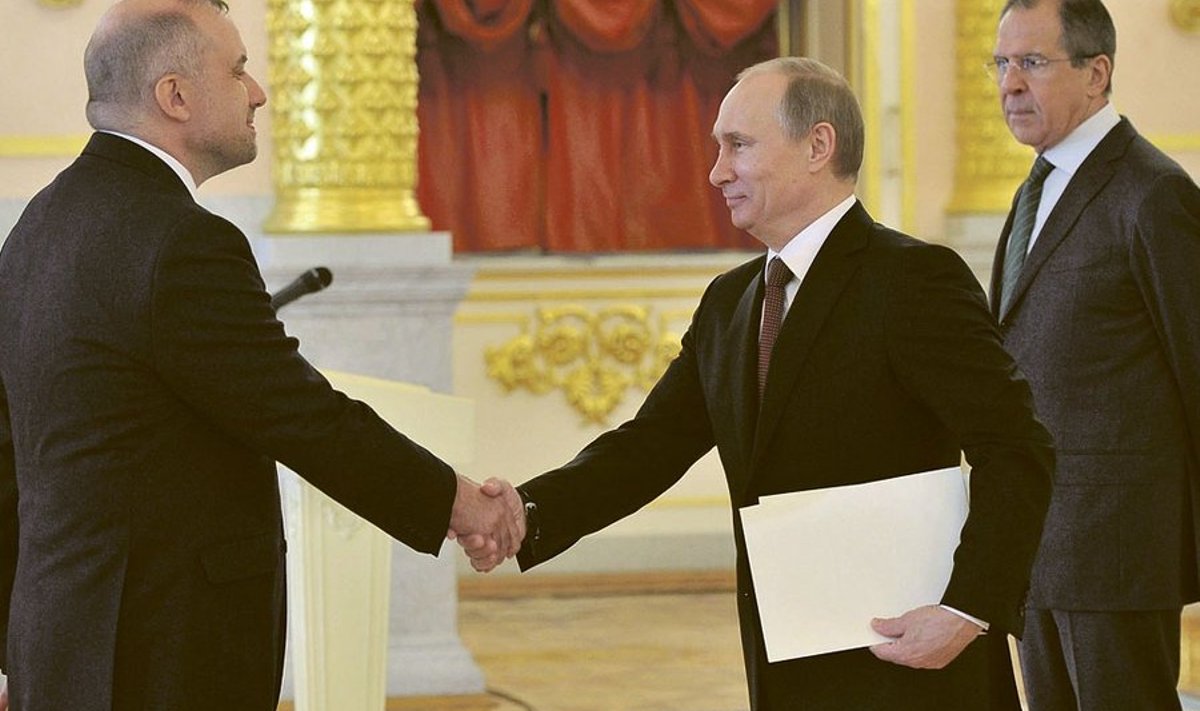 Юри Луйк и Владимир Путин на вручении верительных грамот.