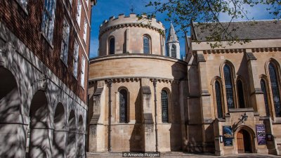 Темпл-Черч с ее круглым западным нефом - одна из всего четырех церквей округлой формы, сохранившихся в Британии по сей день