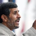 Töötu iraanlane viskas president Ahmadinejadi kingaga
