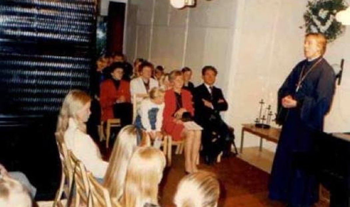 Hetk muusikakooli hoone õnnistamisest 5. aastapäeval 1997. aastal