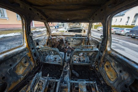 Põlenud autod Asula tänaval